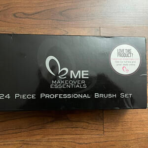 NIB Me Makeover Essentials Professional Brush Set & Case Travel Makeup 24-pc